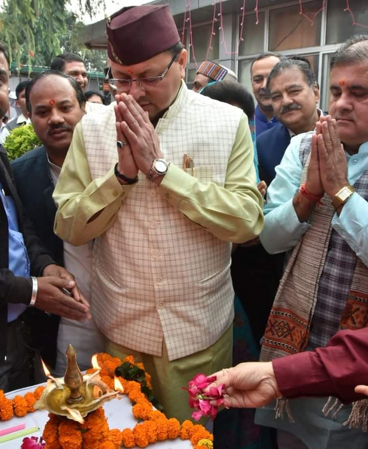 CM Pushkar Dhami: स्थापना दिवस पर अटल बिहारी वाजपेई को मुख्यमंत्री धामी ने किया नमन