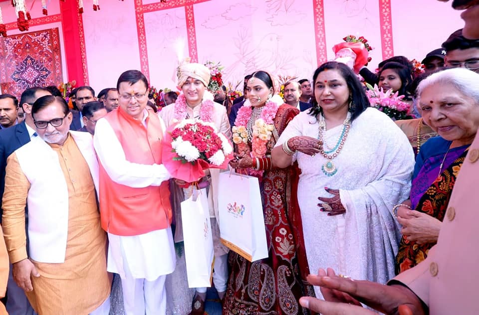 Pushkar Dhami: बृजेश पाठक की पुत्री के विवाह समारोह में शामिल हुए मुख्यमंत्री धामी