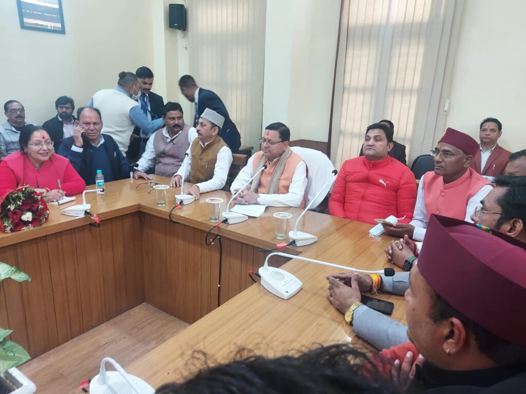 Pushkar Dhami Meeting: सीएम धामी ने भाजपा कार्यकर्ताओं के साथ किया संवाद