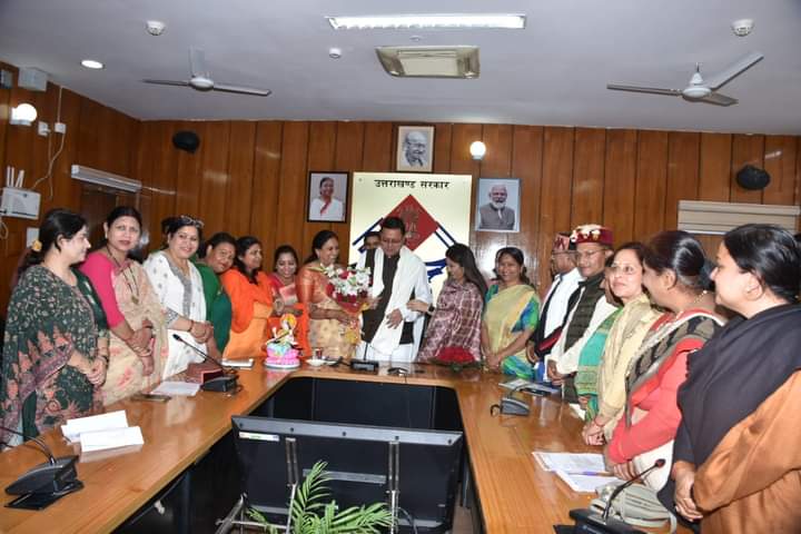 BJP Mahila Morcha: सीएम धामी से मिली महिला मोर्चा की कार्यकर्ता