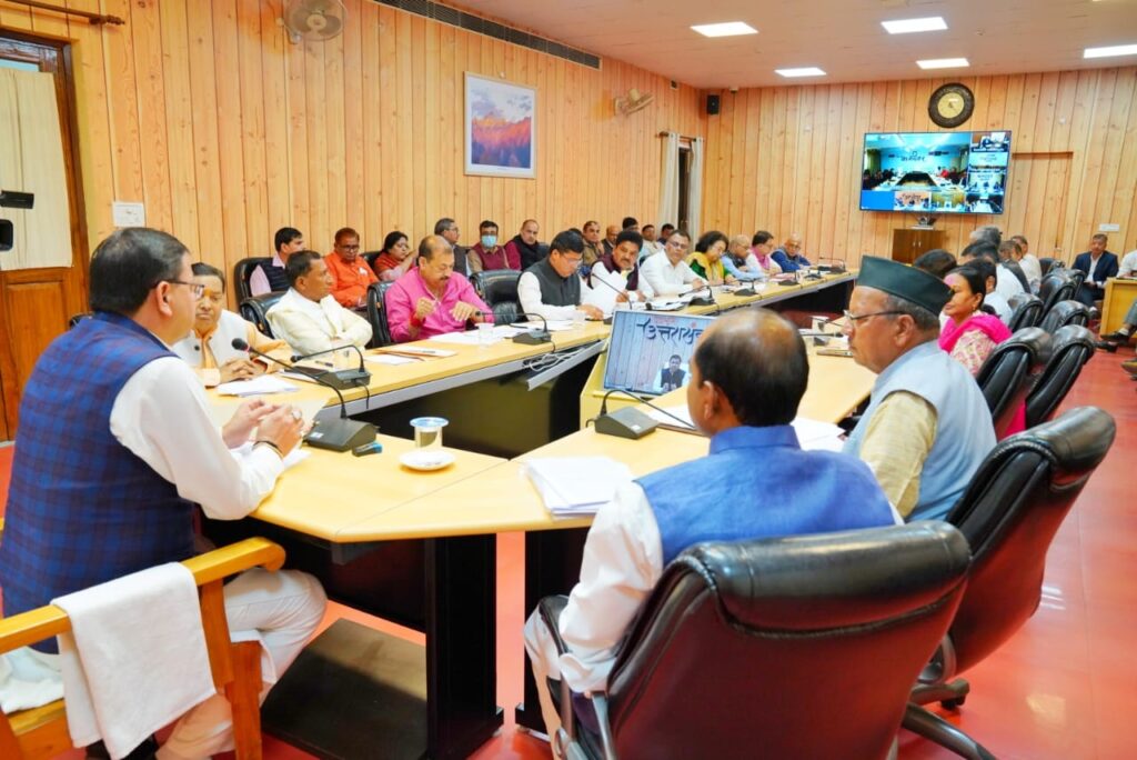 CM Dhami Meeting: अल्मोड़ा दौरे पर रहे सीएम धामी, विकास योजनाओं पर मंथन