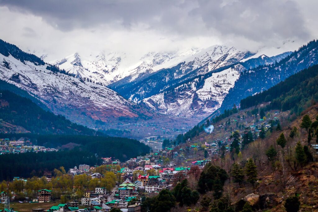 Himachal Pradesh Tourism: गर्मी की छुट्टी में हिमाचल प्रदेश में घूमने और देखने लायक जगह