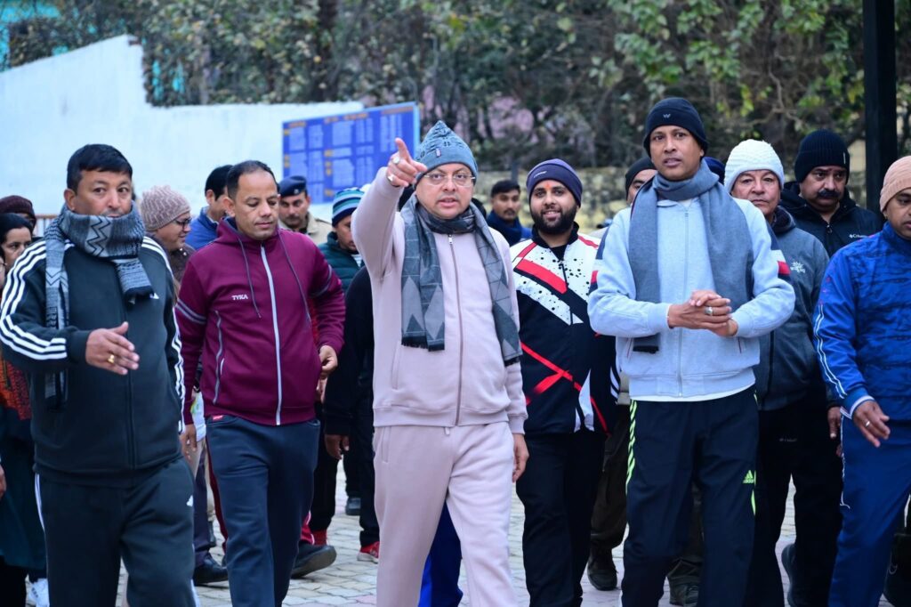 “मुख्यमंत्री पुष्कर सिंह धामी बागेश्वर में सरयू नदी तट पर विकास और सौंदर्यीकरण कार्यों का निरीक्षण करते हुए”