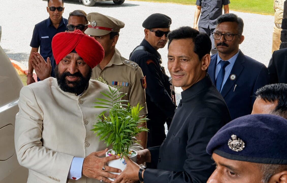 राज्यपाल ले.ज. गुरमीत सिंह (रि) का नैनीताल दौरा, अधिकारियों ने लोकभवन में किया स्वागत