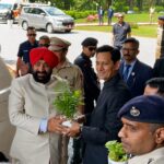 राज्यपाल ले.ज. गुरमीत सिंह (रि) का नैनीताल दौरा, अधिकारियों ने लोकभवन में किया स्वागत