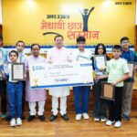 सीएम पुष्कर सिंह धामी ने मेधावी छात्र-छात्राओं को किया सम्मानित