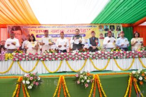 सचिवालय संघ के नवनिर्वाचित पदाधिकारियों को सीएम धामी ने दिलाई शपथ