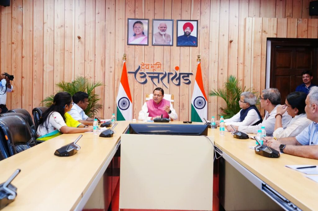रेलवे बोर्ड चेयरमैन से मिले मुख्यमंत्री धामी, उत्तराखंड की रेल परियोजनाओं पर चर्चा