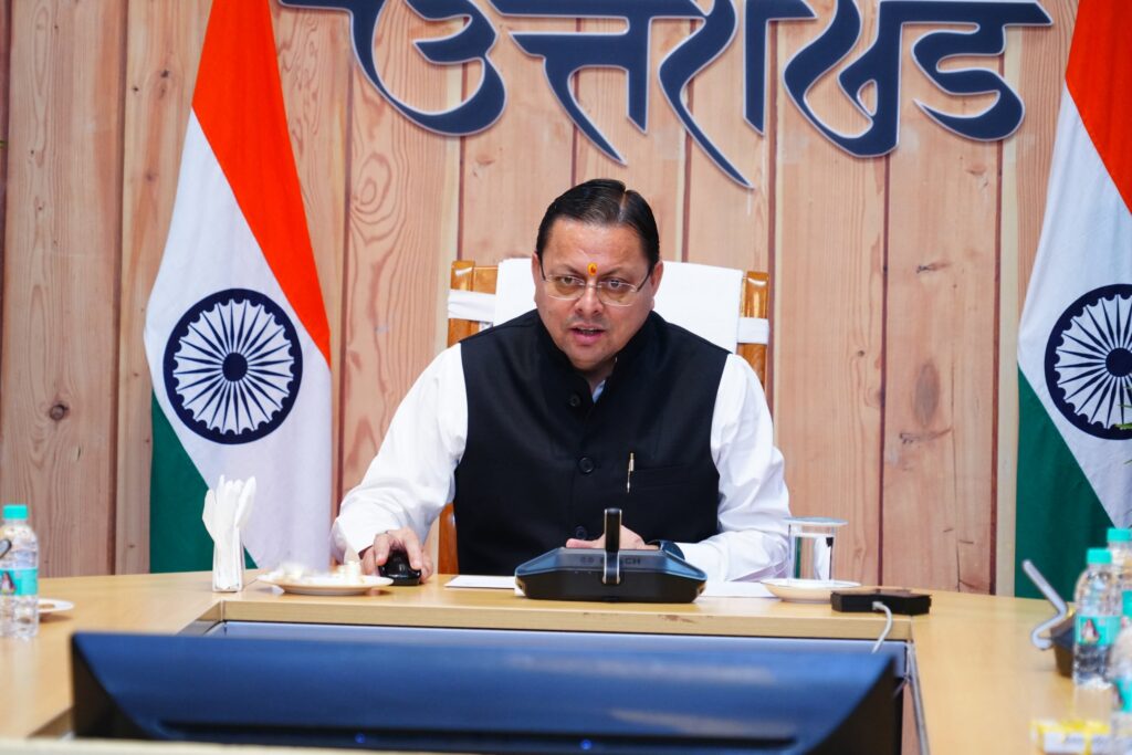 सीएम धामी ने श्रमिकों को दी सौगात, DBT से भेजी 11 करोड़ की सहायता