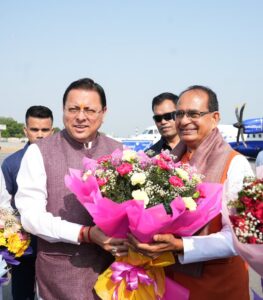 पंतनगर एयरपोर्ट पर केंद्रीय मंत्री शिवराज सिंह चौहान का मुख्यमंत्री धामी ने किया स्वागत