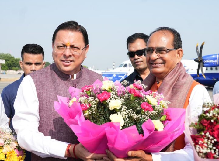 पंतनगर एयरपोर्ट पर केंद्रीय मंत्री शिवराज सिंह चौहान का मुख्यमंत्री धामी ने किया स्वागत