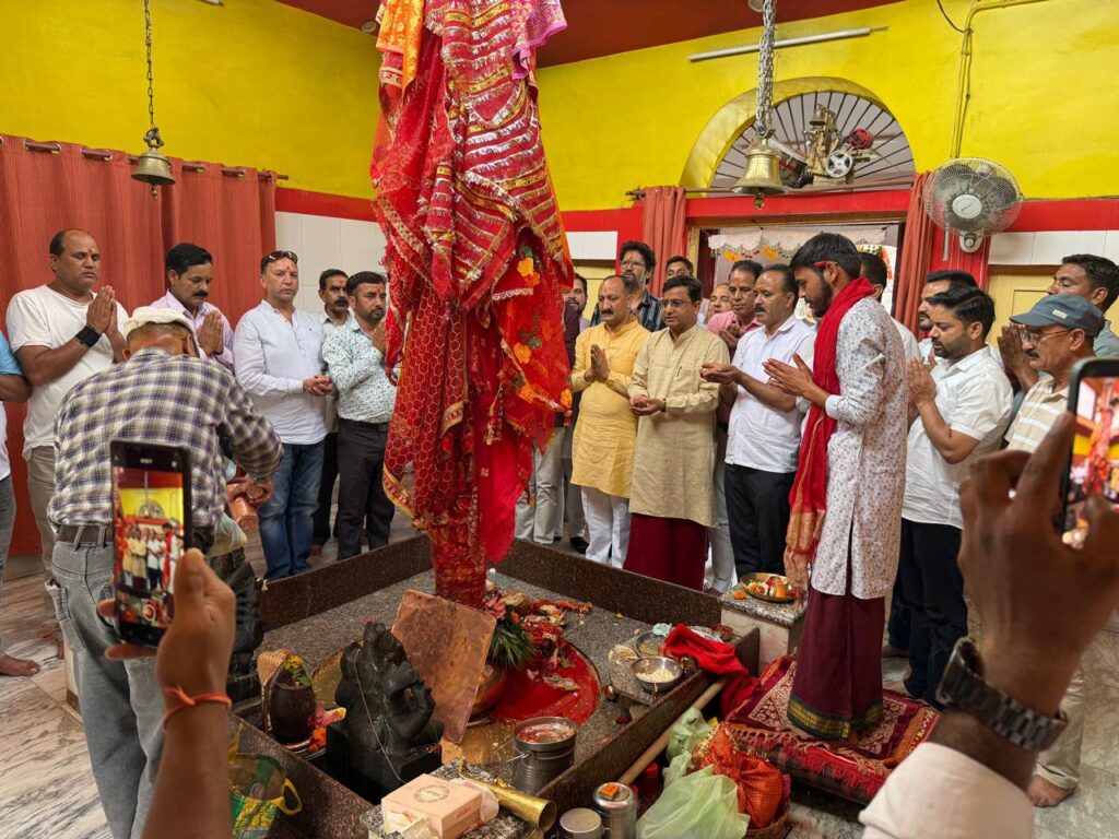 उत्तरकाशी के श्री काशी विश्वनाथ एवं शक्ति मंदिर में मुख्यमंत्री पुष्कर सिंह धामी के पाँच वर्ष पूर्ण होने पर विशेष रुद्राभिषेक एवं पूजा-अर्चना।