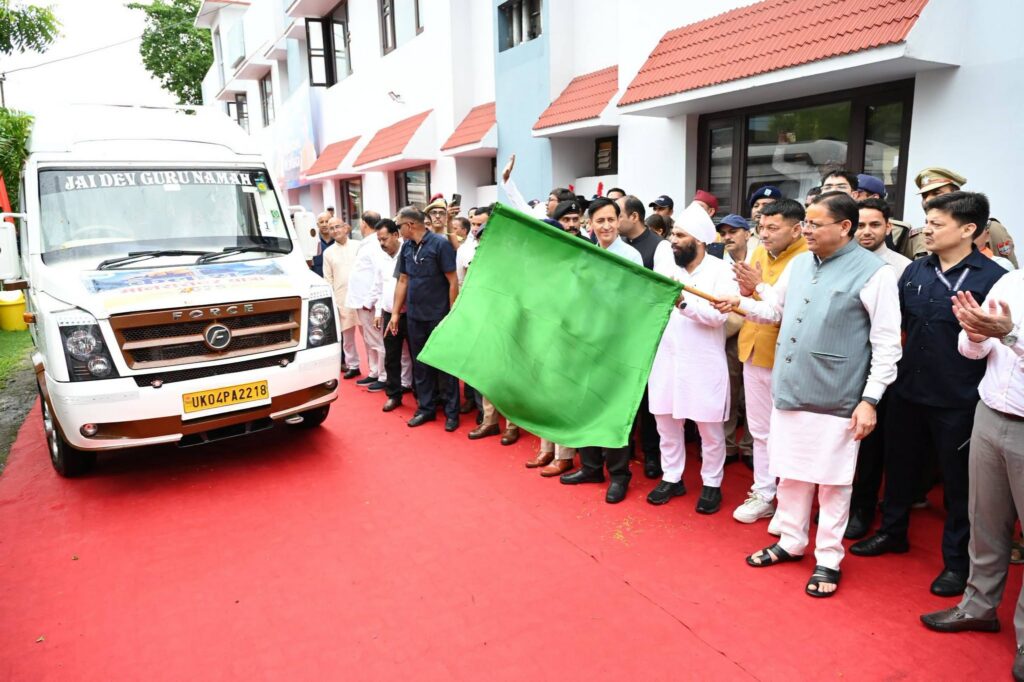 टनकपुर से कैलाश मानसरोवर यात्रा-2026 के पहले दल को हरी झंडी दिखाते मुख्यमंत्री पुष्कर सिंह धामी।