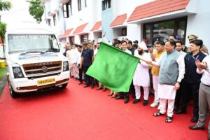 टनकपुर से कैलाश मानसरोवर यात्रा-2026 के पहले दल को हरी झंडी दिखाते मुख्यमंत्री पुष्कर सिंह धामी।