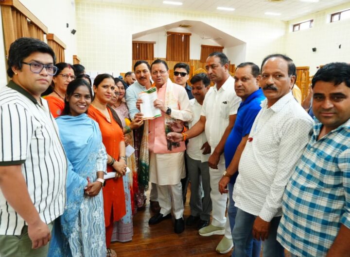 मुख्यमंत्री धामी ने सुनी जनसमस्याएं, अधिकारियों को दिए समयबद्ध समाधान के निर्देश