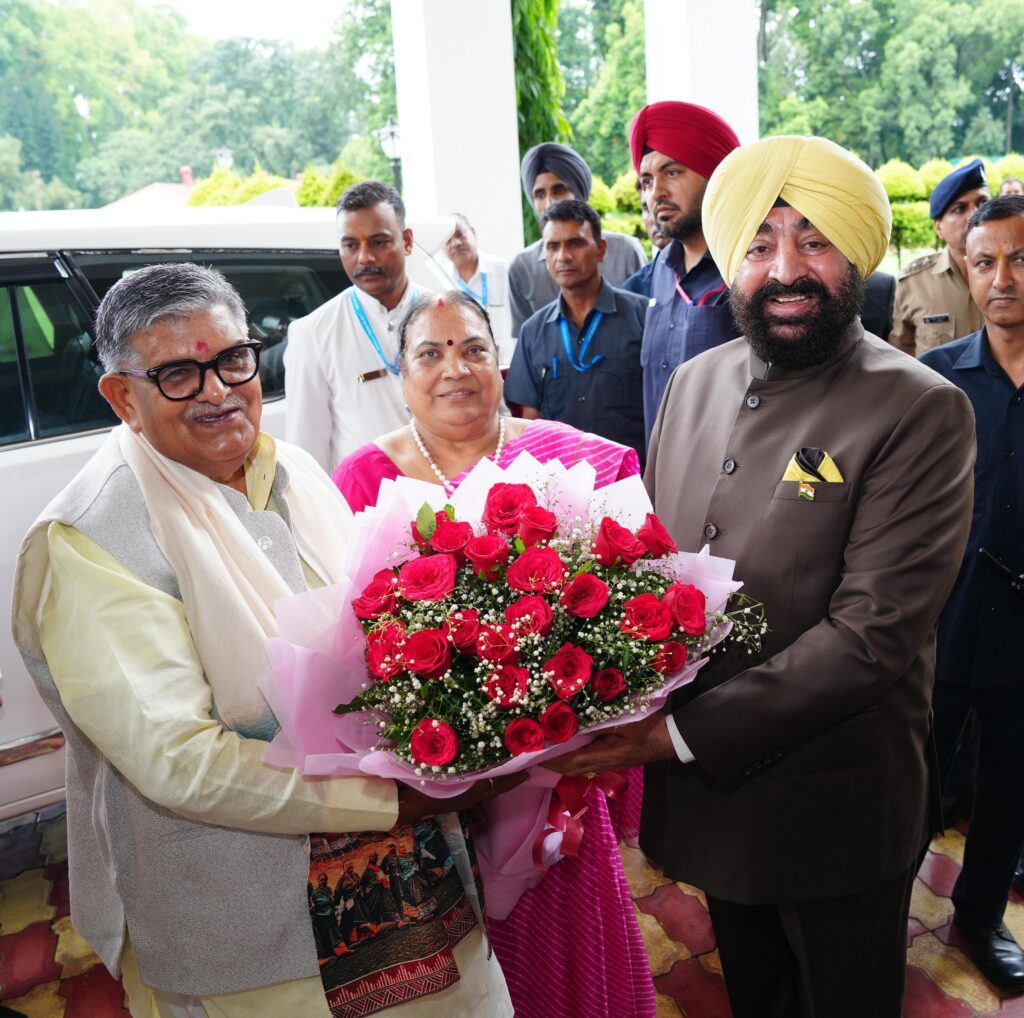 राज्यपाल लेफ्टिनेंट जनरल गुरमीत सिंह (सेवानिवृत्त) ने पंजाब के राज्यपाल गुलाब चंद कटारिया से की मुलाकात